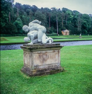 Wrestlers,Fountains Abbey/Studley Water Gardens, North Yorkshire, UK.
Analogue image on expired (2006) Fujichrome Velvia using a 75-year-old Zeiss Ikon Nettar
#analoguephotography #zeissikonnettar #zeissikon #landscape #rpsanalogue #rpsanaloguegroup @rpsanalogue