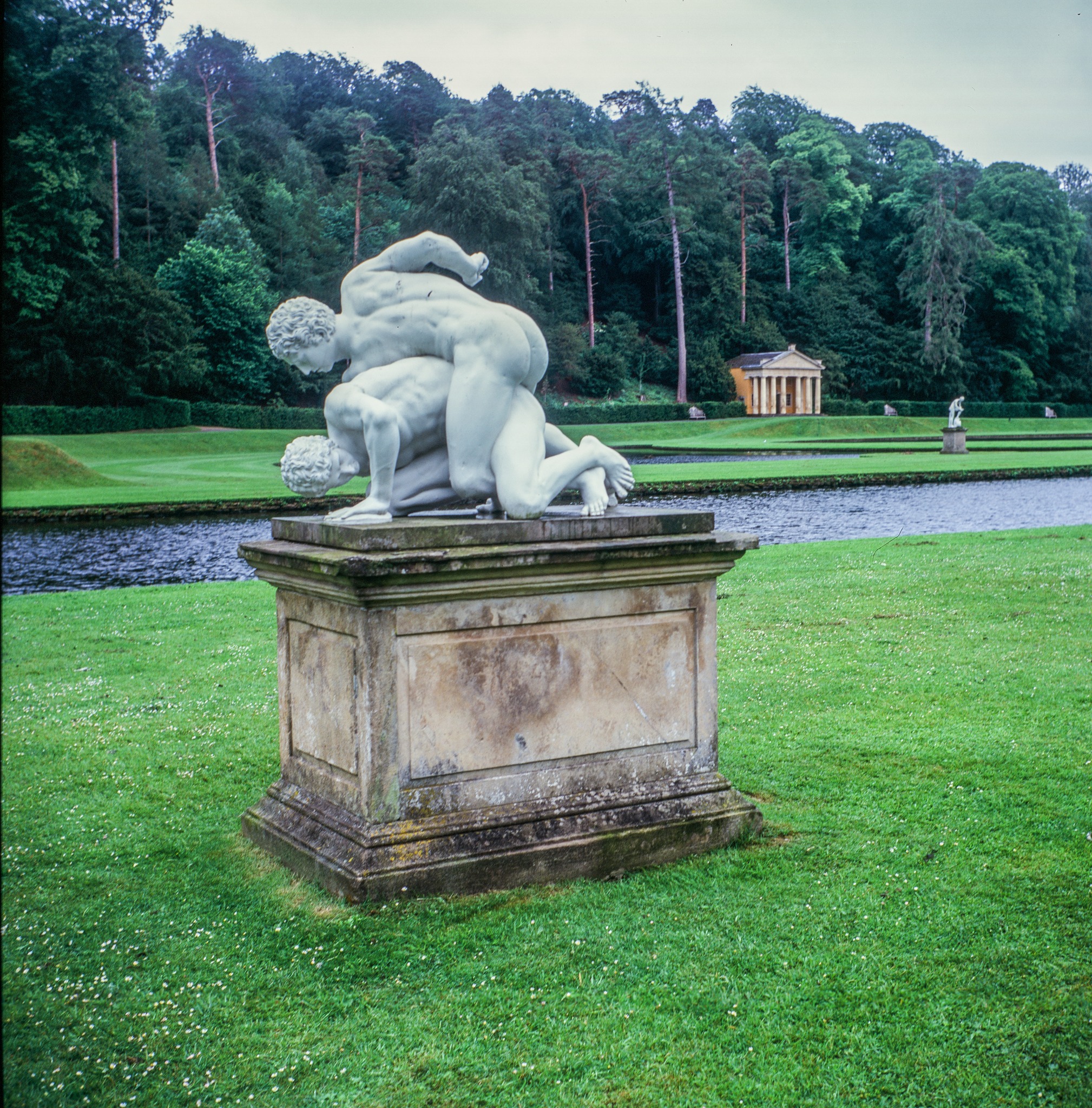 Wrestlers,Fountains Abbey/Studley Water Gardens, North Yorkshire, UK.
Analogue image on expired (2006) Fujichrome Velvia using a 75-year-old Zeiss Ikon Nettar
#analoguephotography #zeissikonnettar #zeissikon #landscape #rpsanalogue #rpsanaloguegroup @rpsanalogue