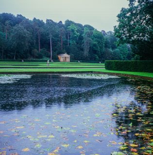 Temple of Piety, Fountains Abbey/Studley Water Gardens, North Yorkshire, UK.
Analogue image on expired (2006) Fujichrome Velvia using a 75-year-old Zeiss Ikon Nettar
#analoguephotography #zeissikonnettar #zeissikon #landscape #rpsanalogue #rpsanaloguegroup @rpsanalogue